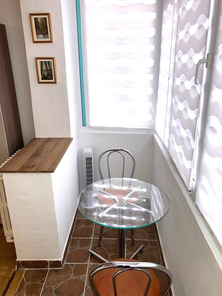 Piata Amzei, Calea Victoriei, 5 min. pana la Metrou Piata Romana.