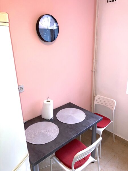 Piata Amzei, Calea Victoriei, 5 min. pana la Metrou Piata Romana.